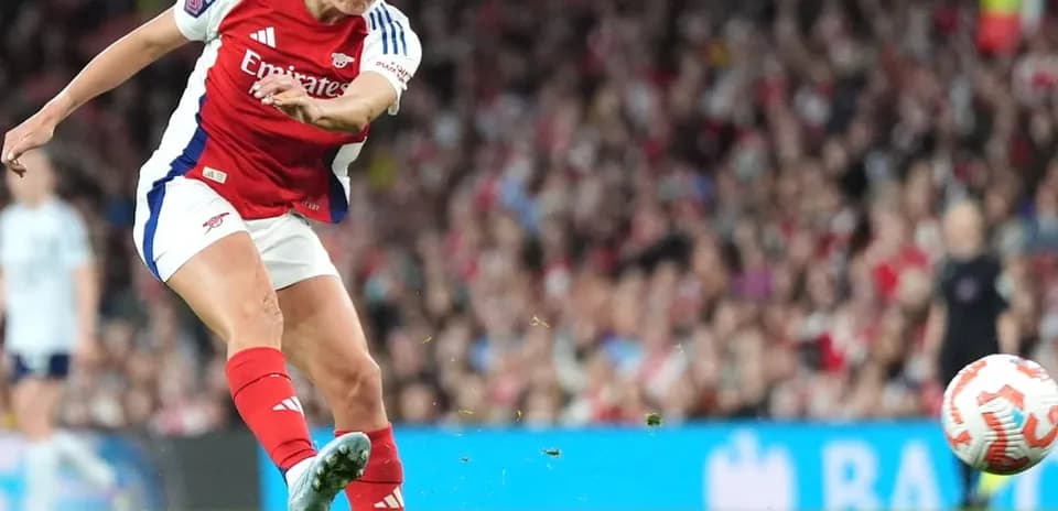 Player shooting during Arsenal vs Leicester City match