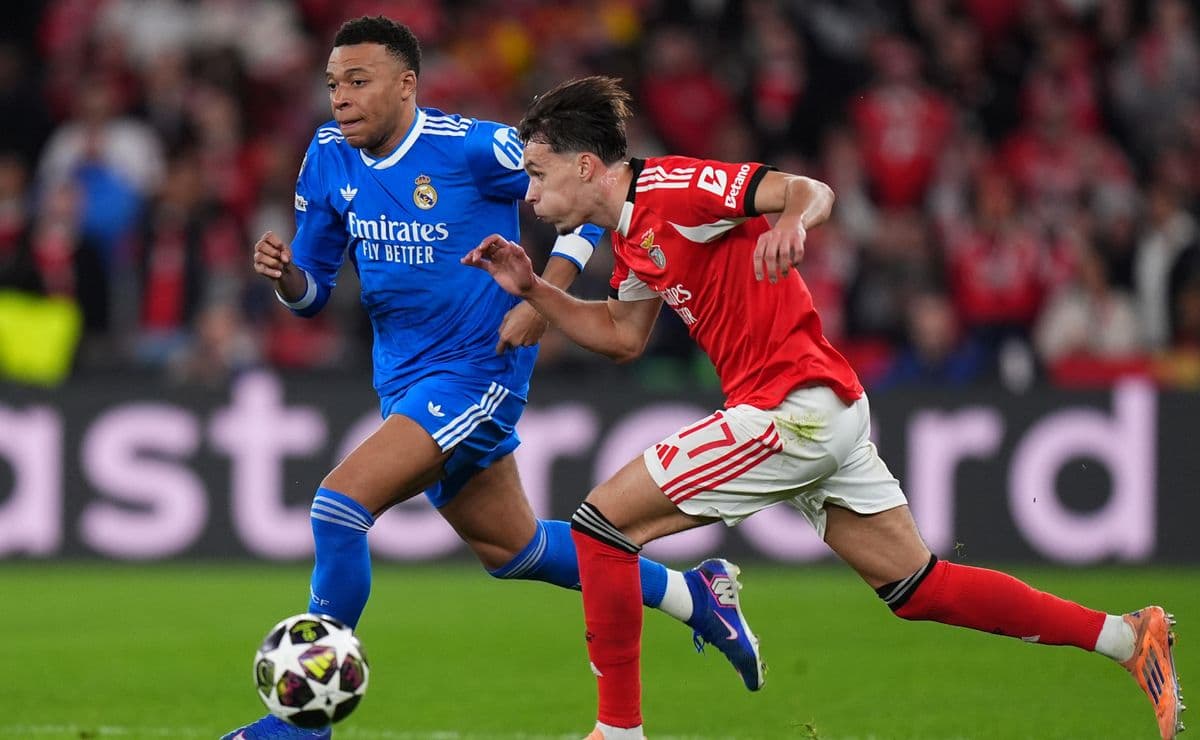Real Madrid celebrates after a Benfica 0–1 Real Madrid: Vinícius Júnior's Decisive Goal in Champions League Clashgoal against Benfica.