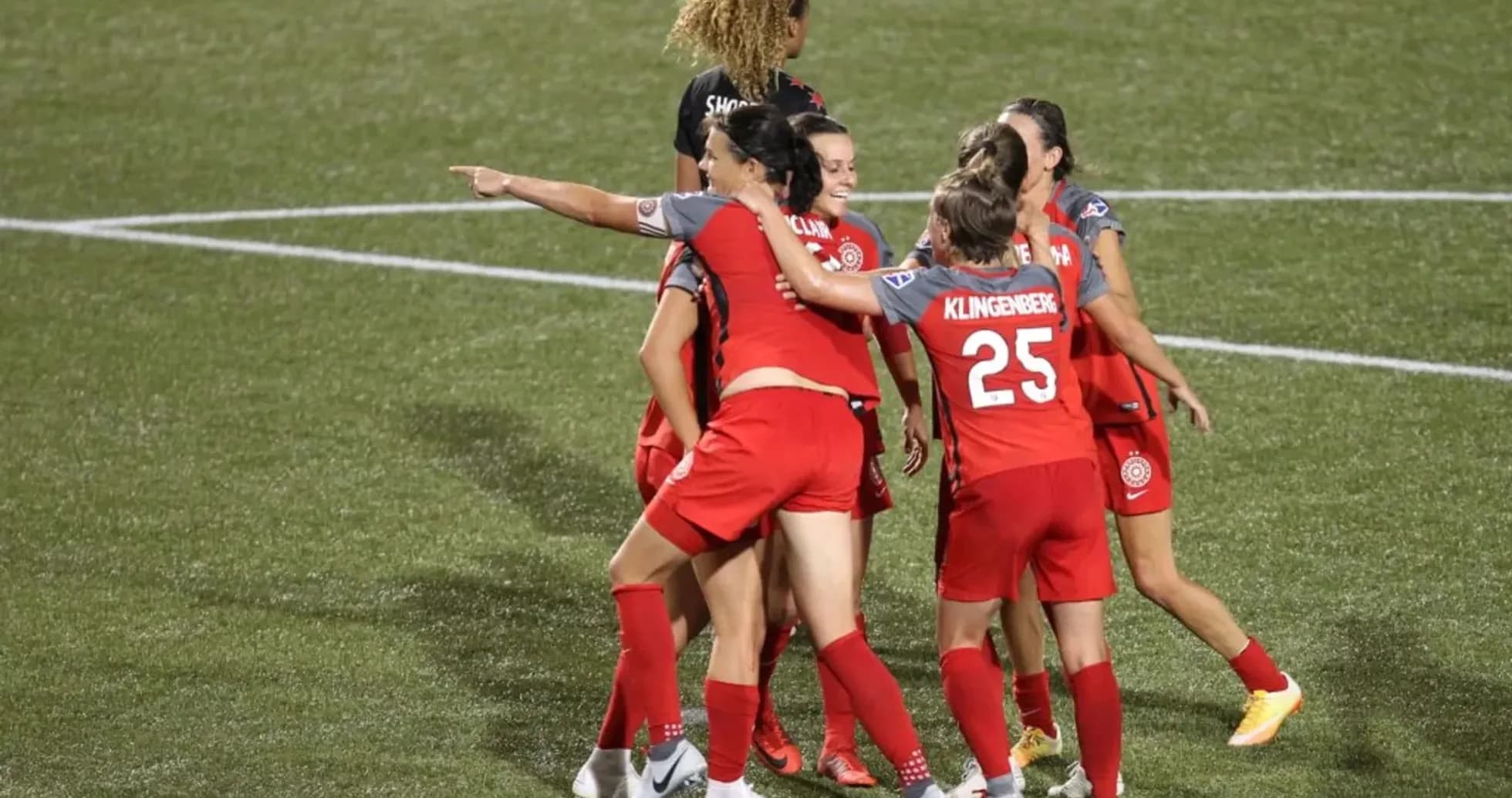 Portland Thorns players celebrating a goal