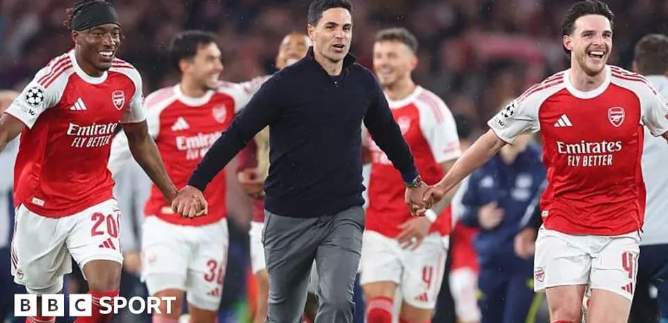 Arsenal players celebrating with their manager after victory