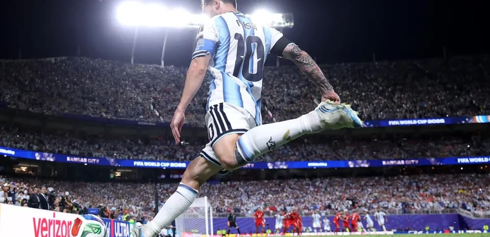 Lionel Messi taking a corner kick during match
