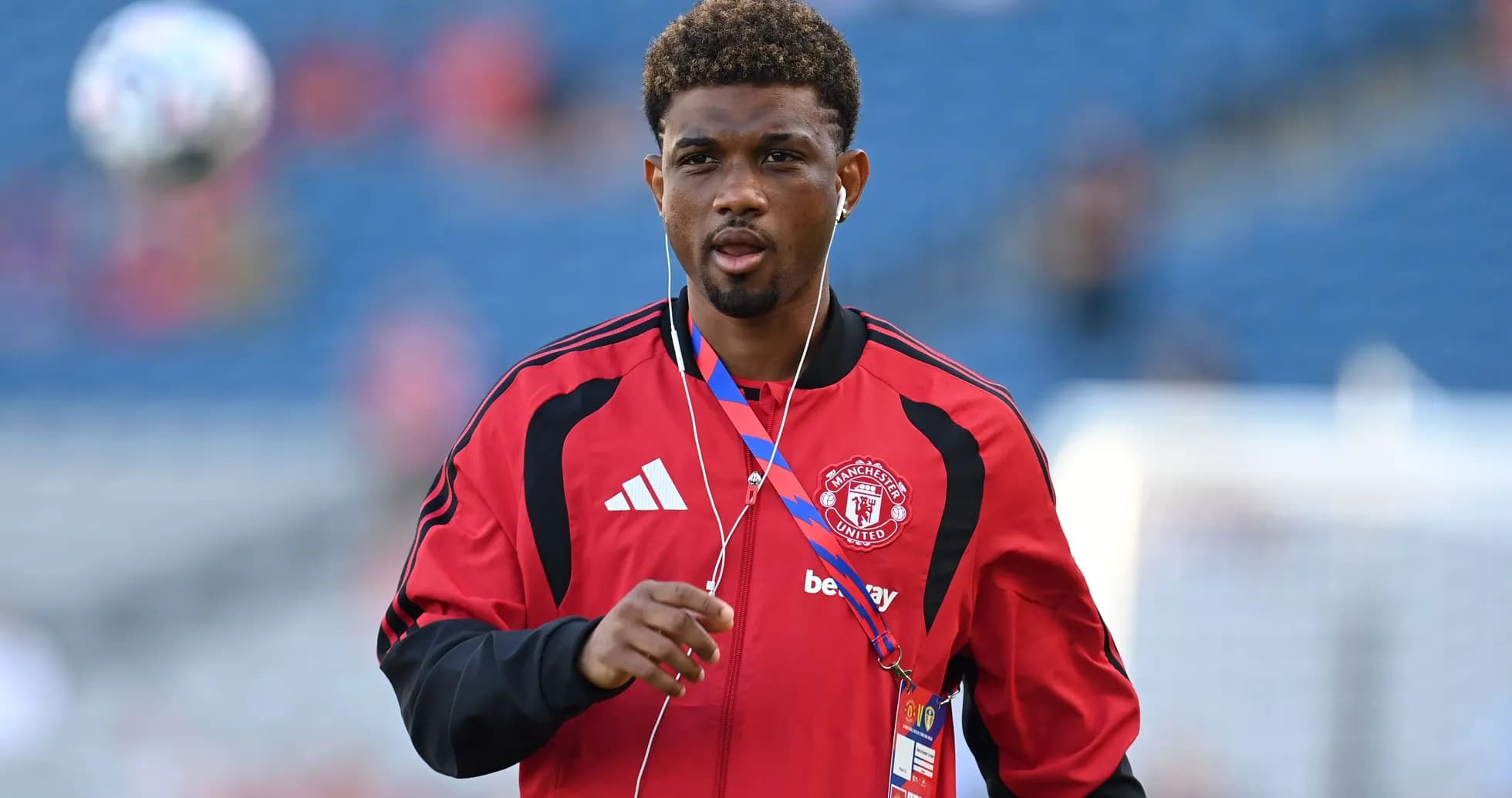 Player warming up in Manchester United training gear