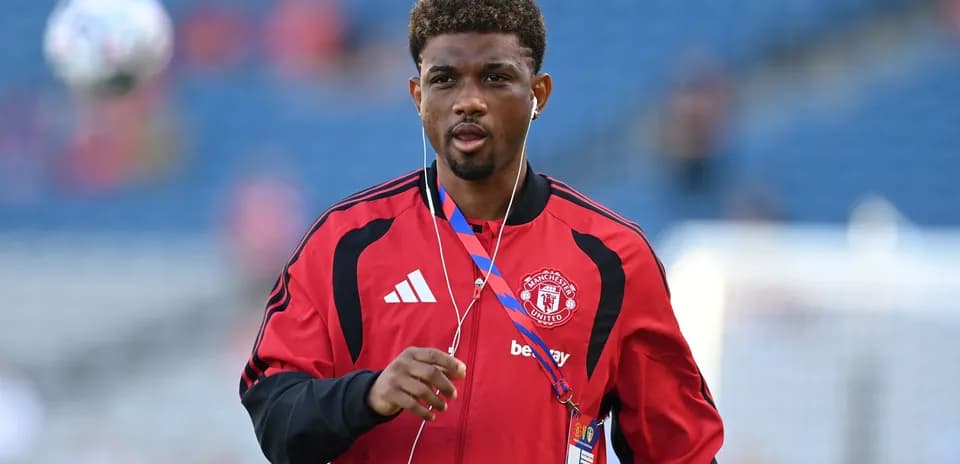 Player warming up in Manchester United training gear