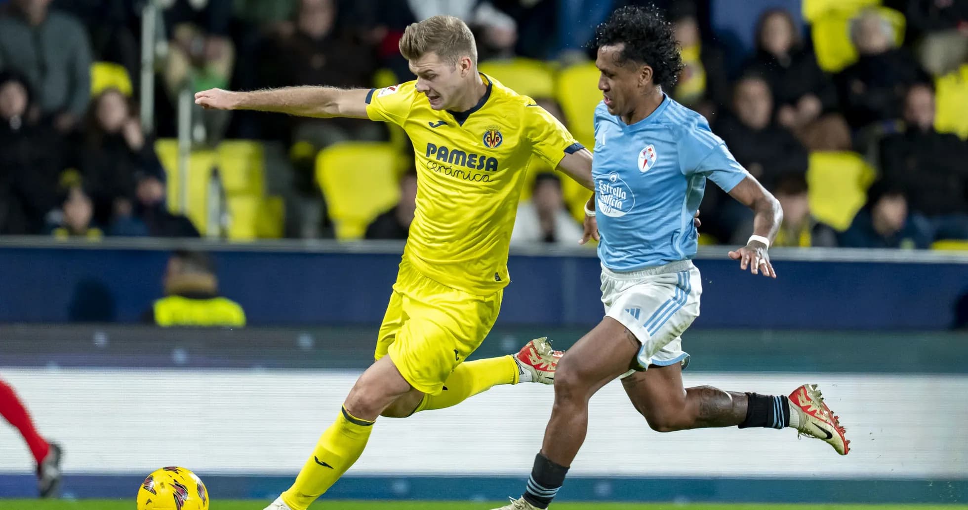 Villarreal player challenges Celta Vigo opponent