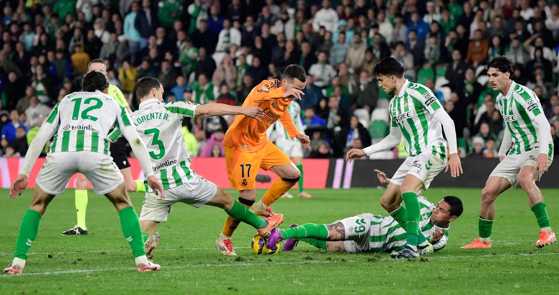 Real Betis players challenging for the ball