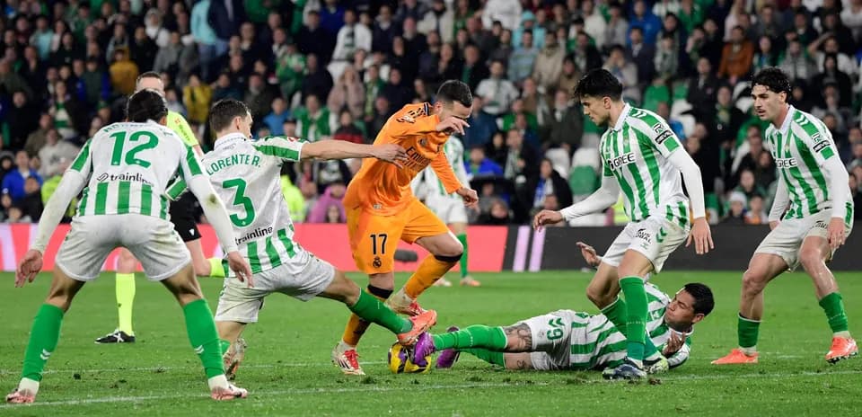 Real Betis players challenging for the ball