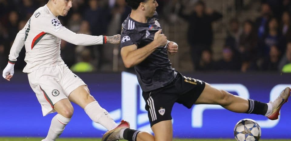 Newcastle Dominates Qarabag with Strategic Control