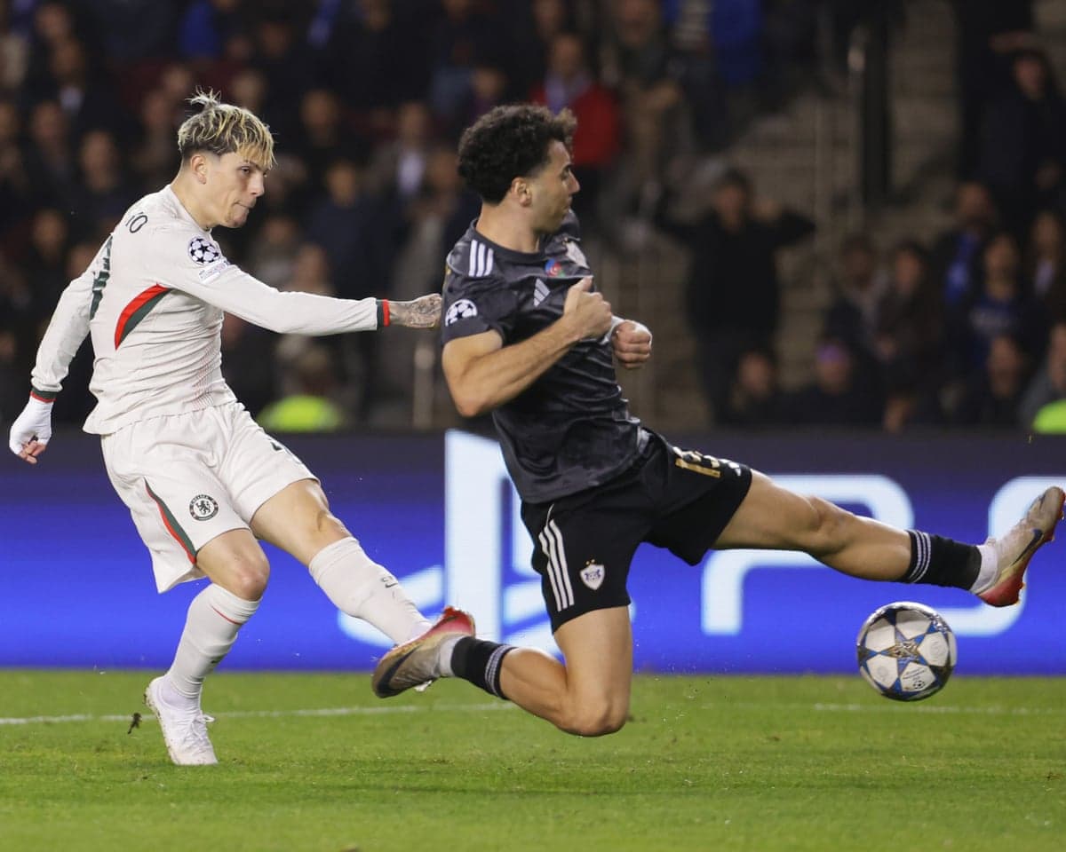 Newcastle Dominates Qarabag with Strategic Control