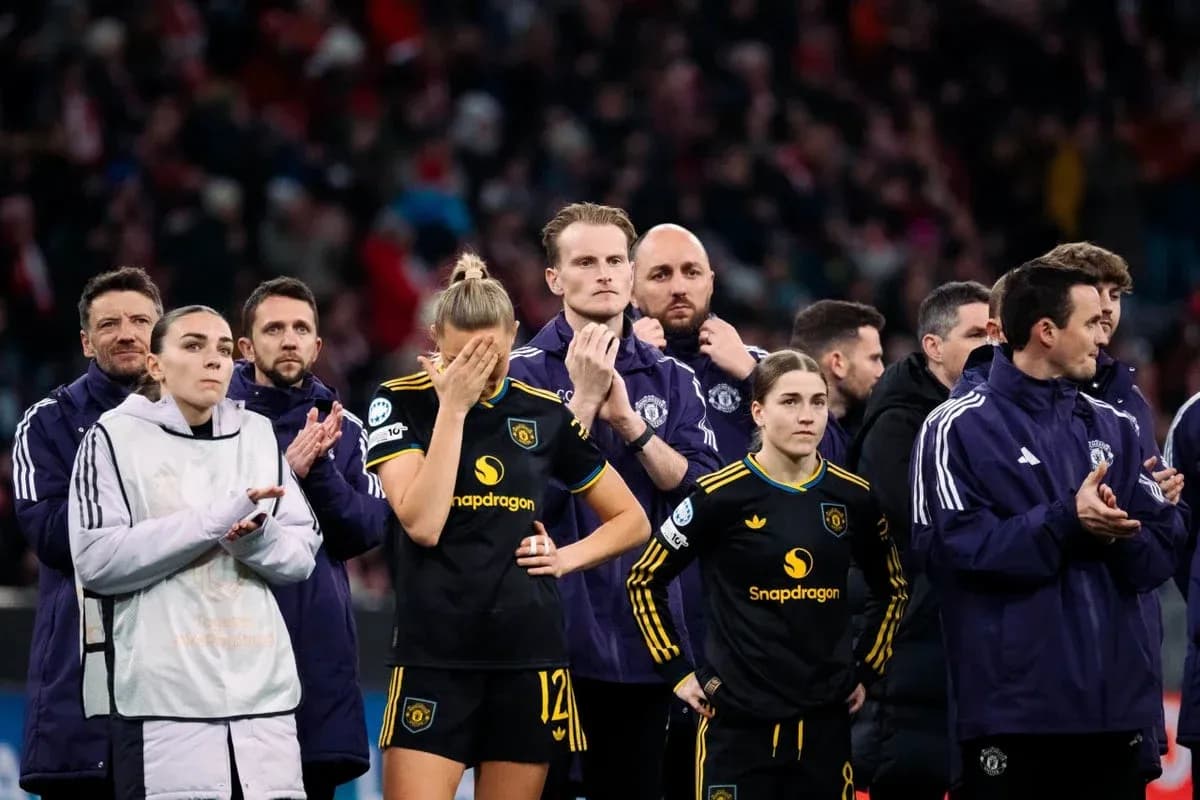 Team members and staff reacting during match ceremony
