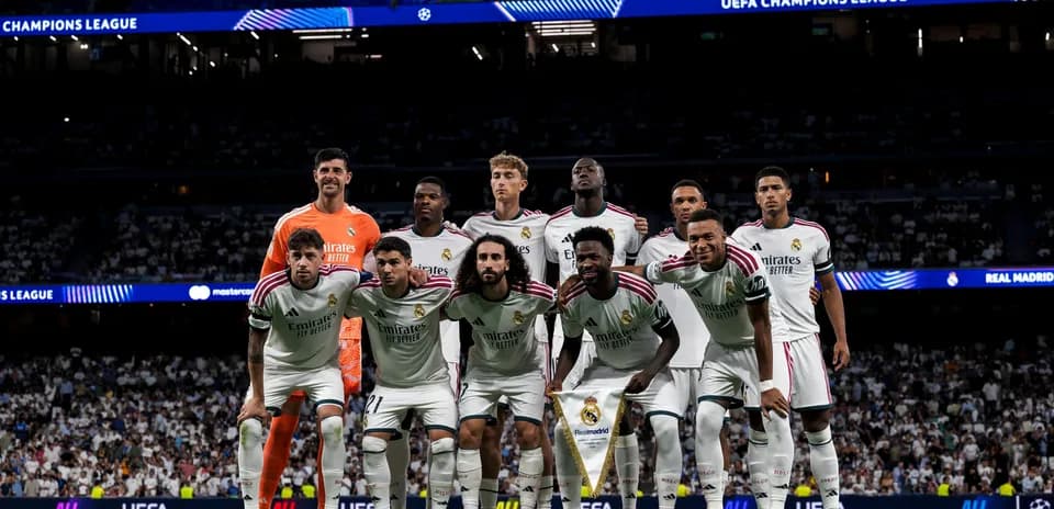 Real Madrid team posing before UEFA Champions League match