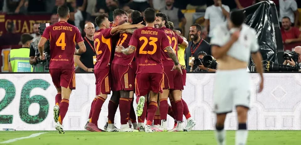 AS Roma players celebrating a goal