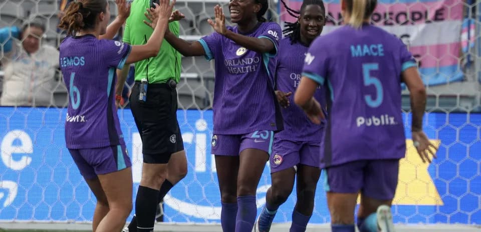 Orlando Pride players celebrating a goal