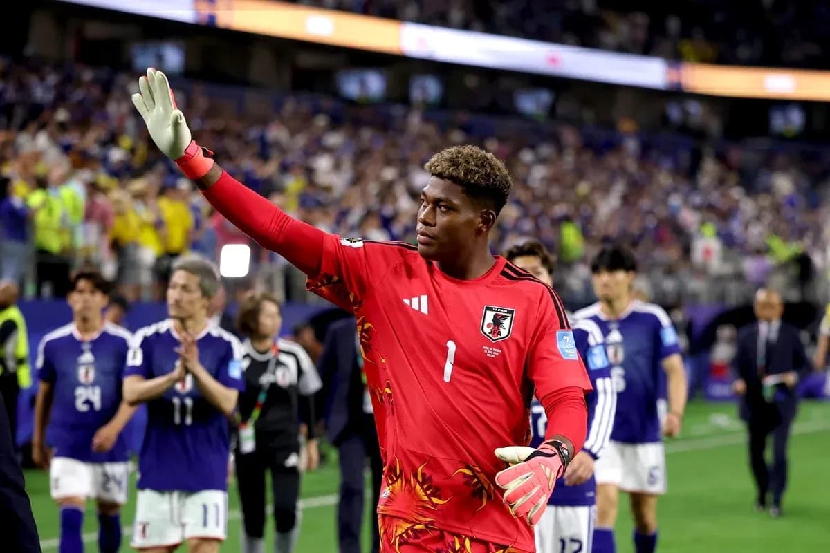 Japanese goalkeeper waving to fans after match