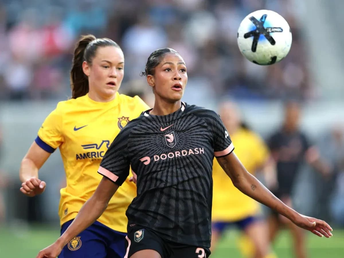 Player controlling the ball during NWSL match