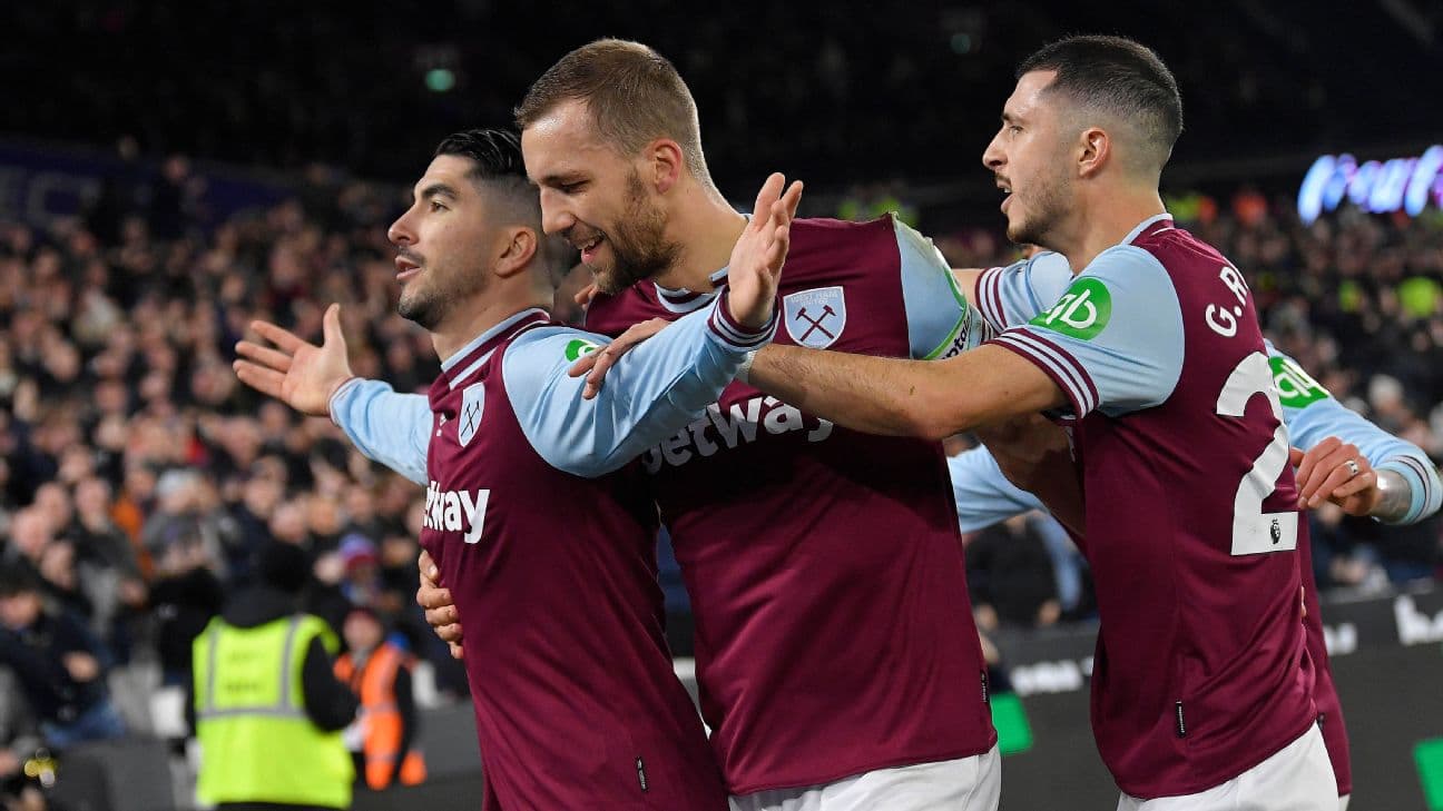 West Ham players celebrating a goal