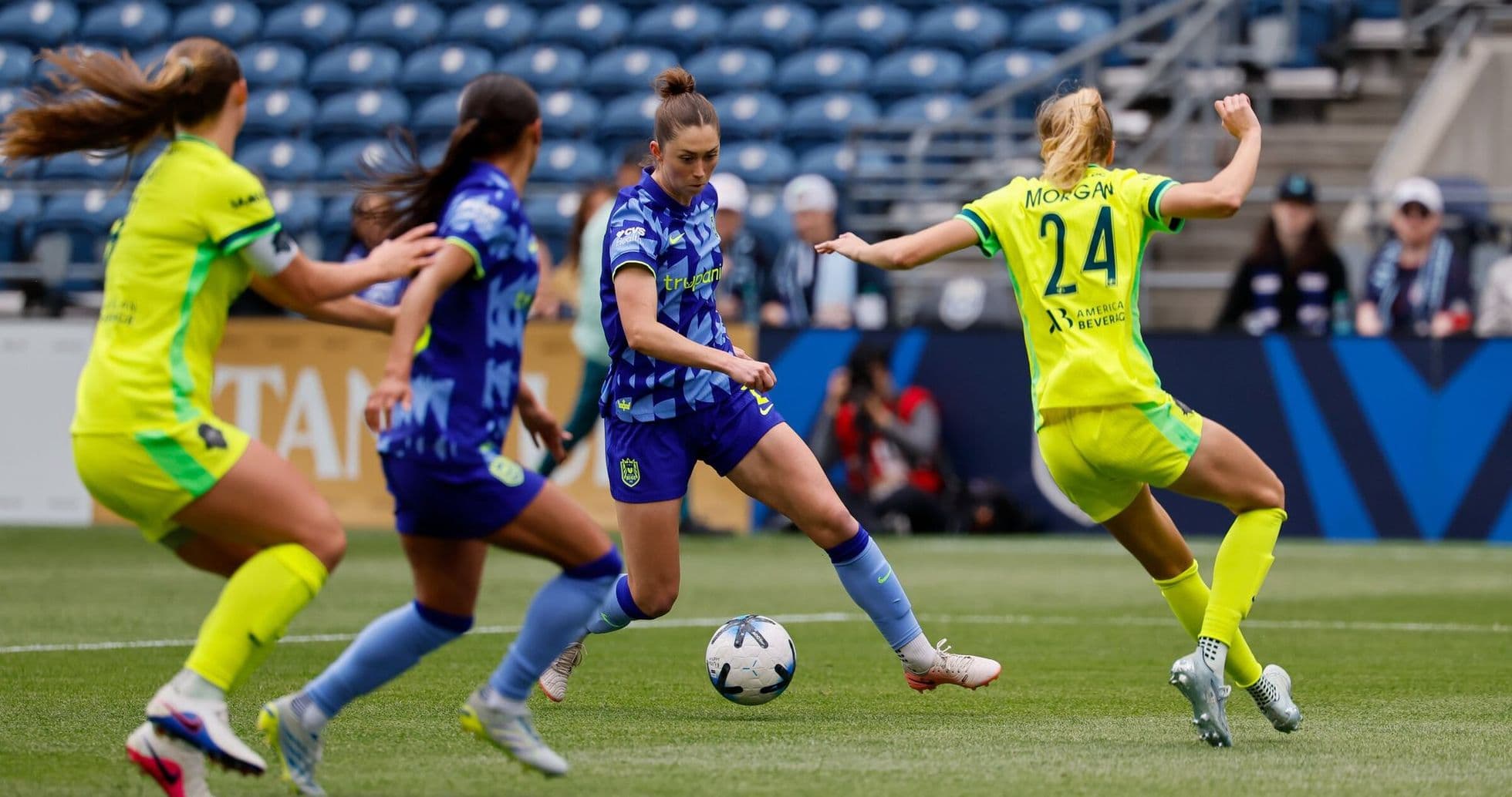 Seattle Reign FC players competing for the ball