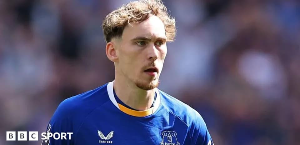Player in Everton jersey during match