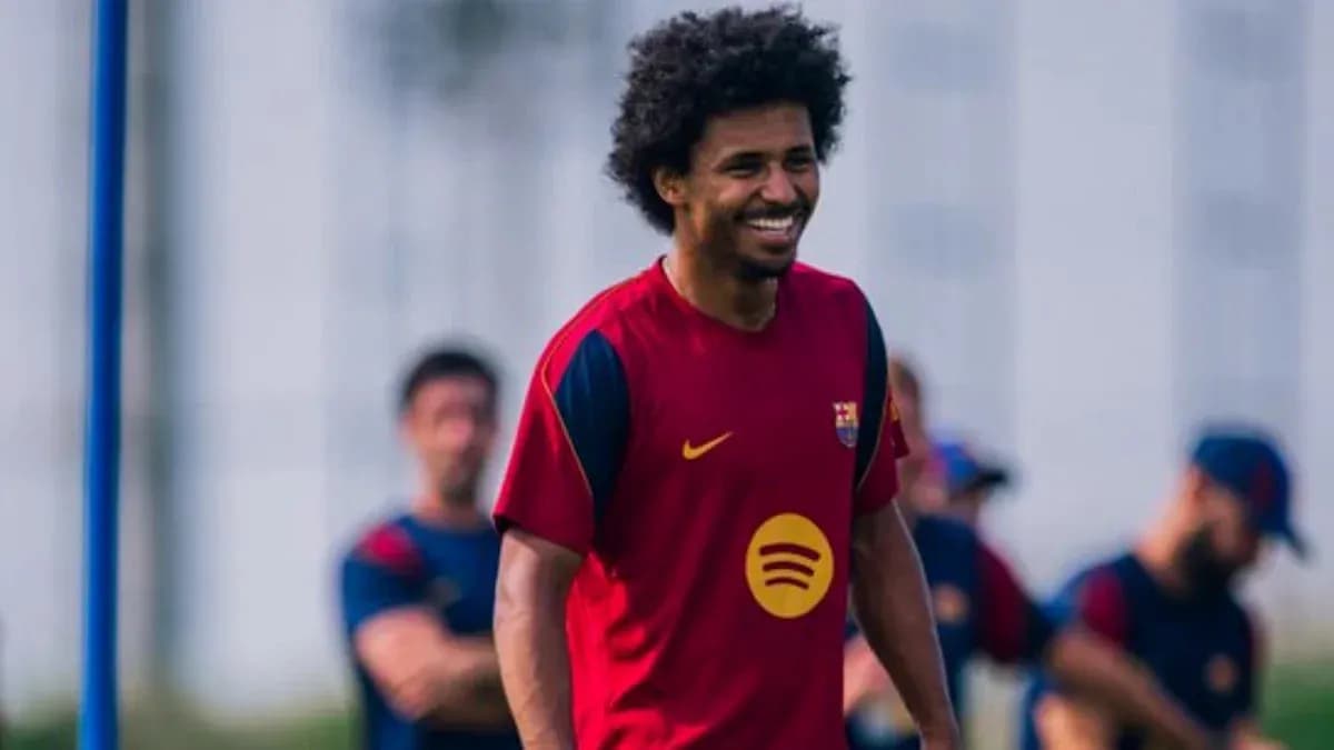 Player training with FC Barcelona team on pitch
