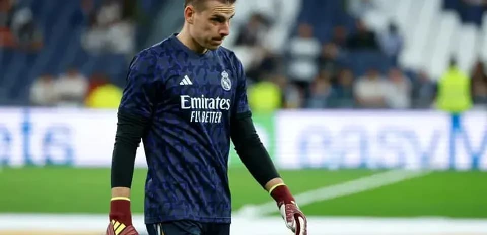 Goalkeeper walking on the pitch in Real Madrid kit