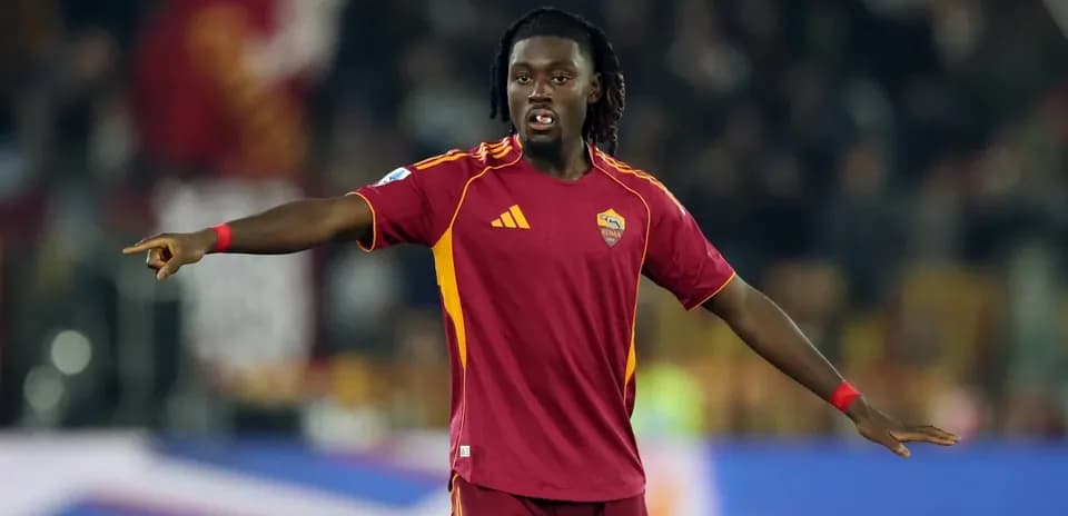 Player gesturing during a Roma match