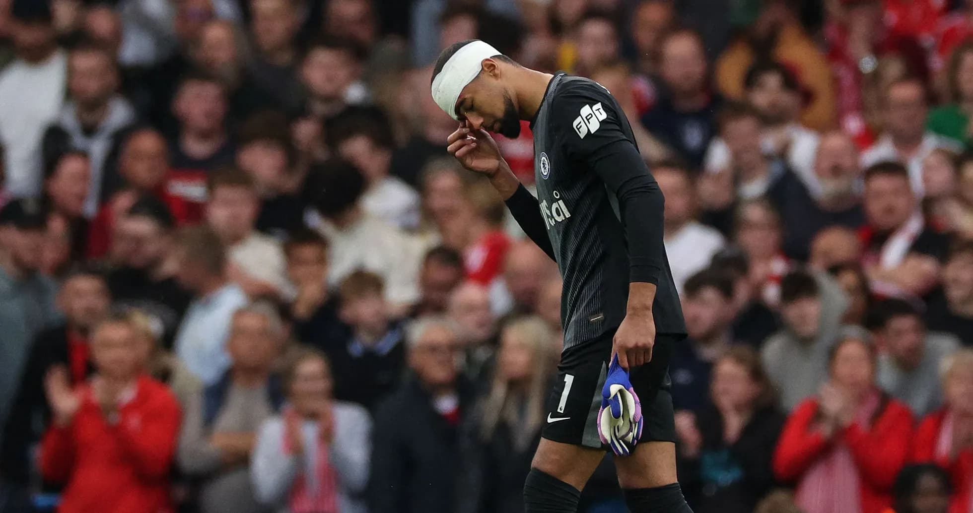 Goalkeeper leaving the field after an injury