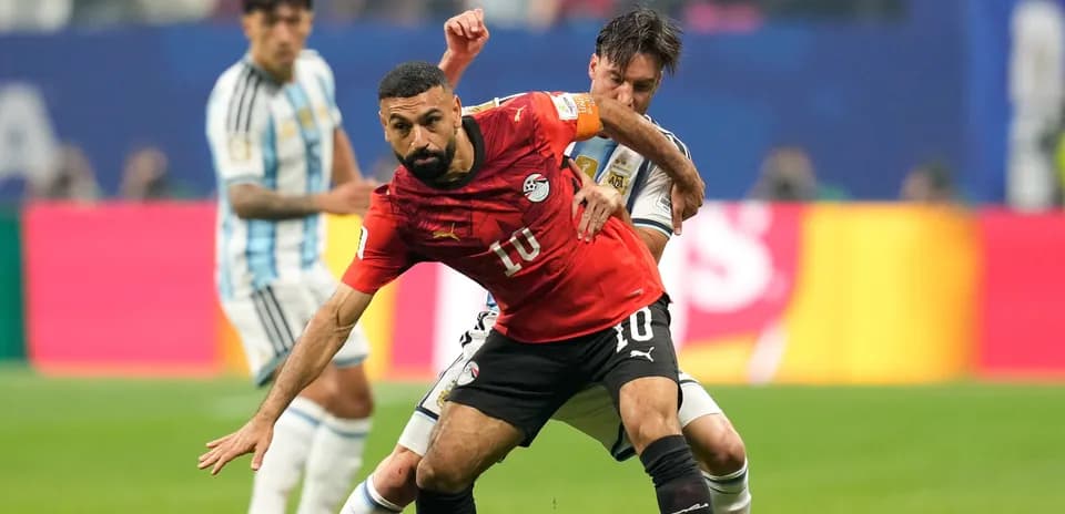 Egyptian player challenged by Argentine player during match