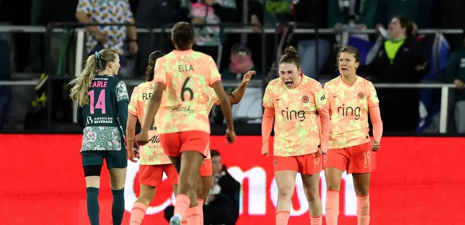 Portland Thorns players celebrating a goal