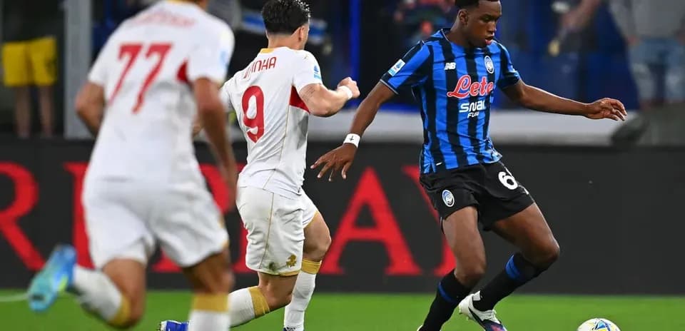 Player dribbling the ball during Serie A match