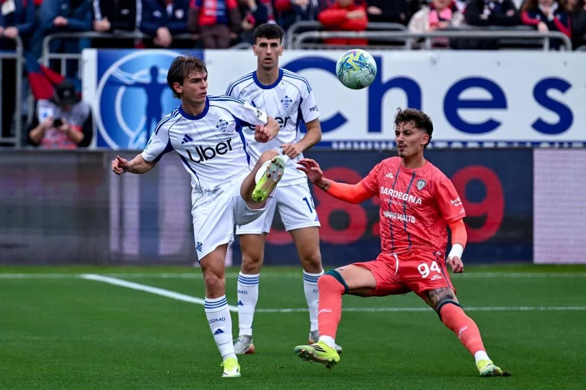 Cagliari player attempting to intercept the ball