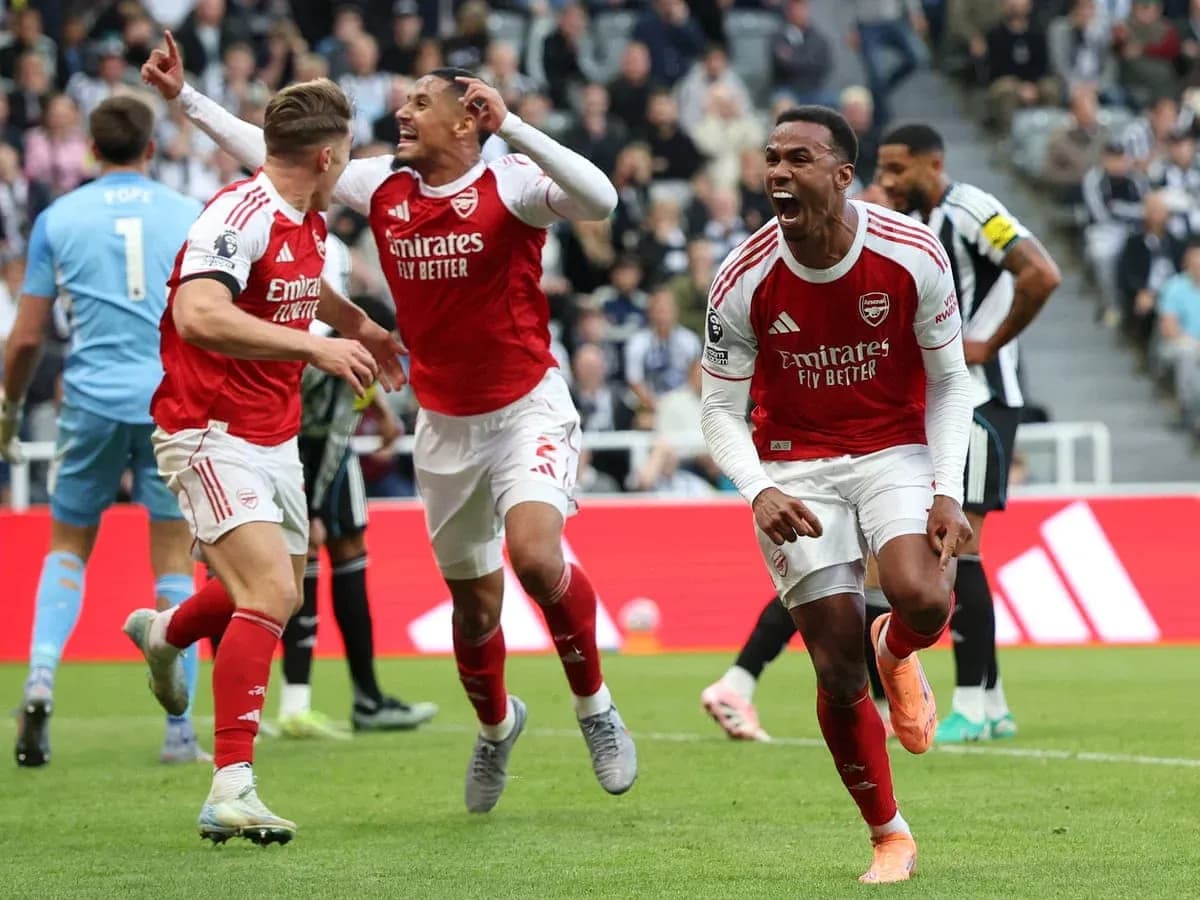 Arsenal players celebrating a goal against Newcastle