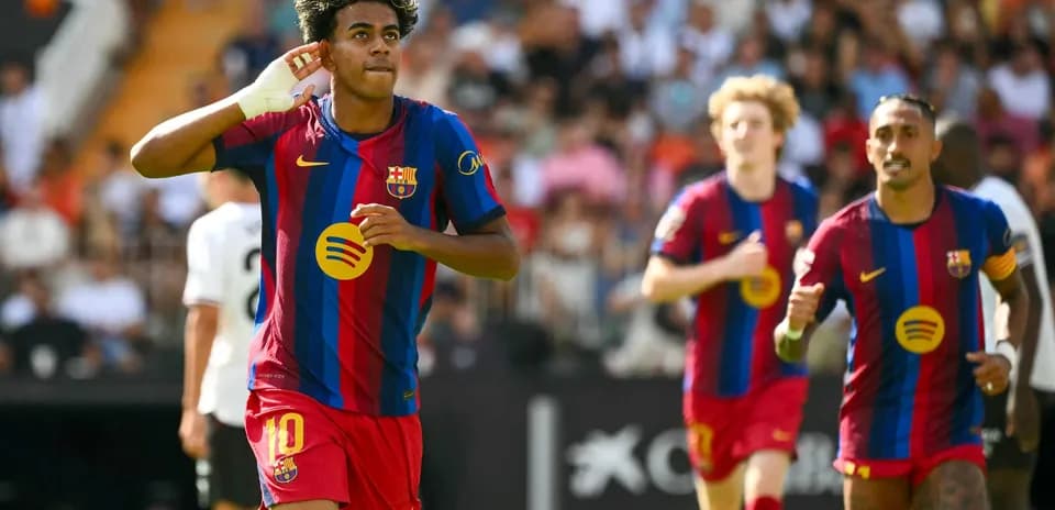 Barcelona player celebrating during Valencia match
