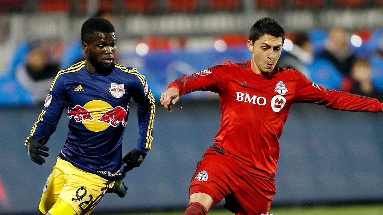 Toronto II player challenging New York RB II player