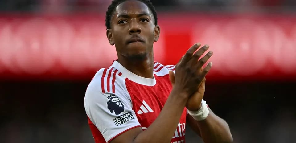 Player applauding fans in Arsenal home kit