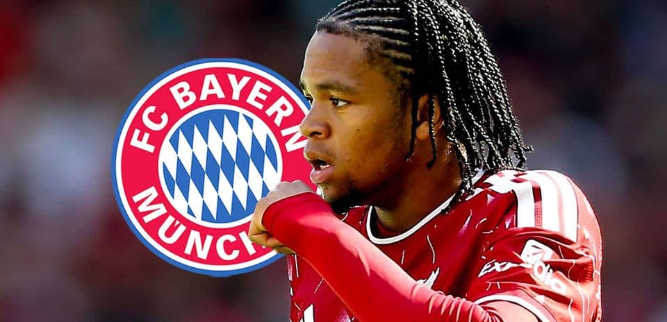 Player celebrating with FC Bayern München logo in background
