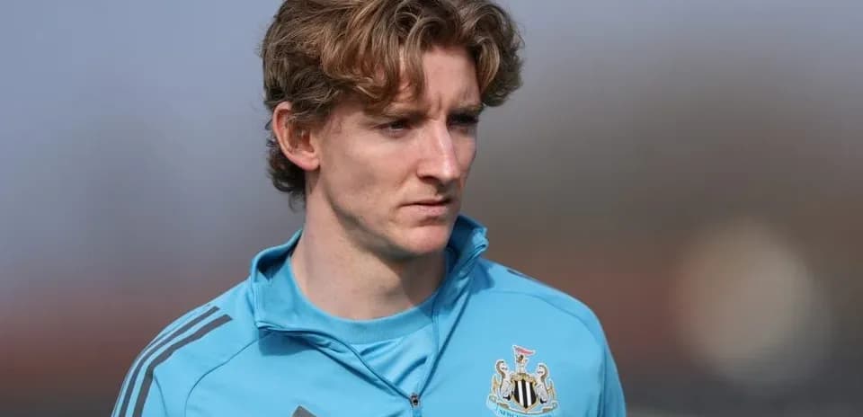 Player in Newcastle United training kit outdoors