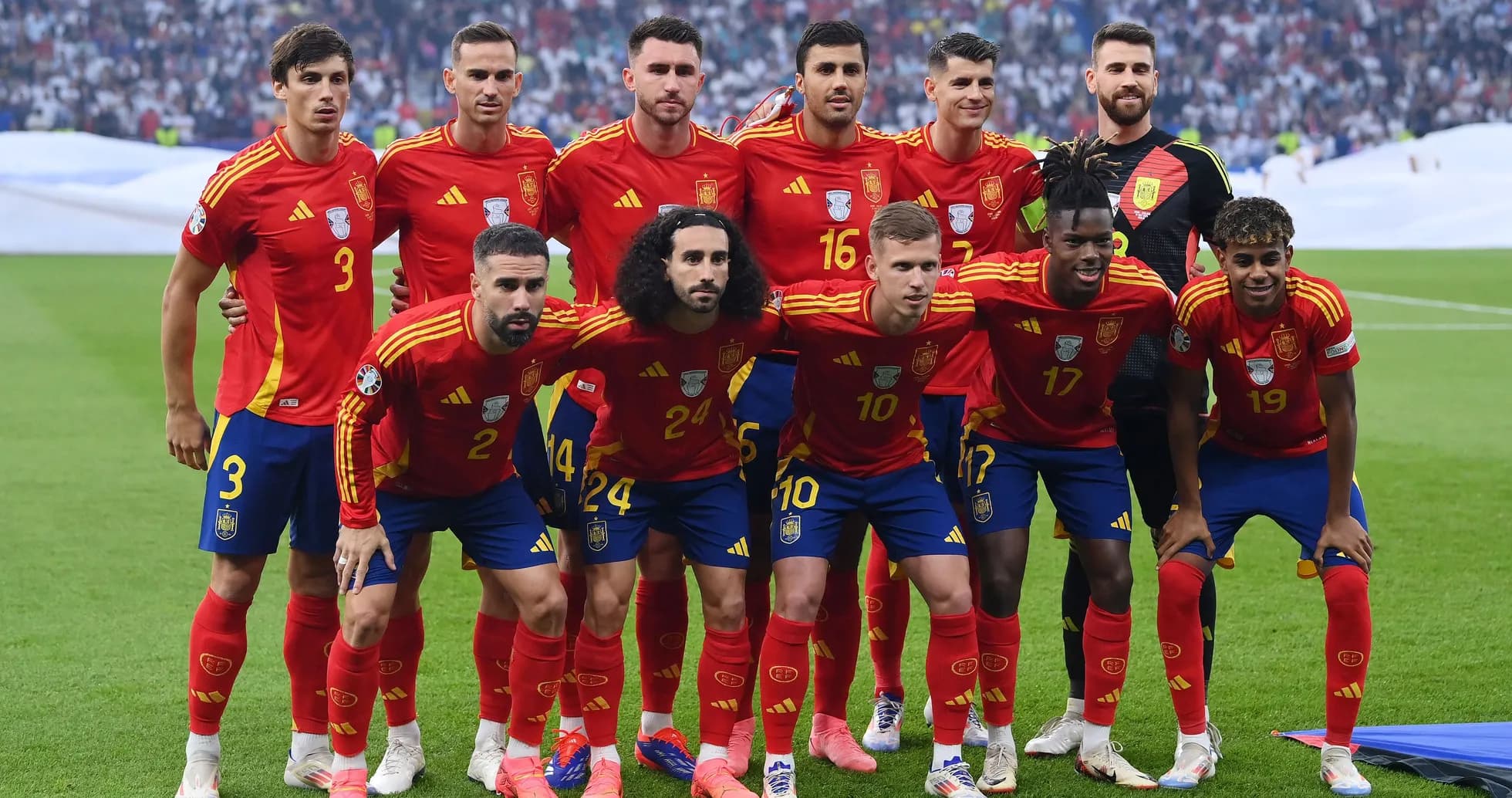 Spain national football team posing for a photo