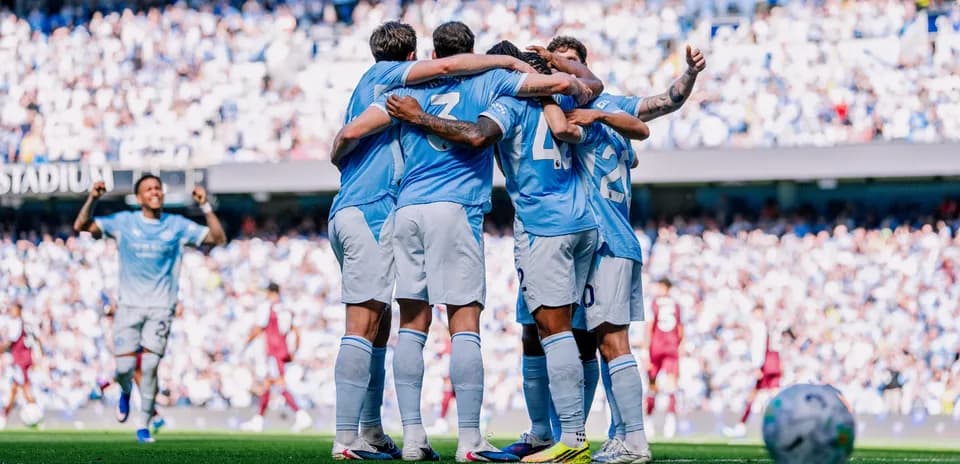 Manchester City players celebrating a goal