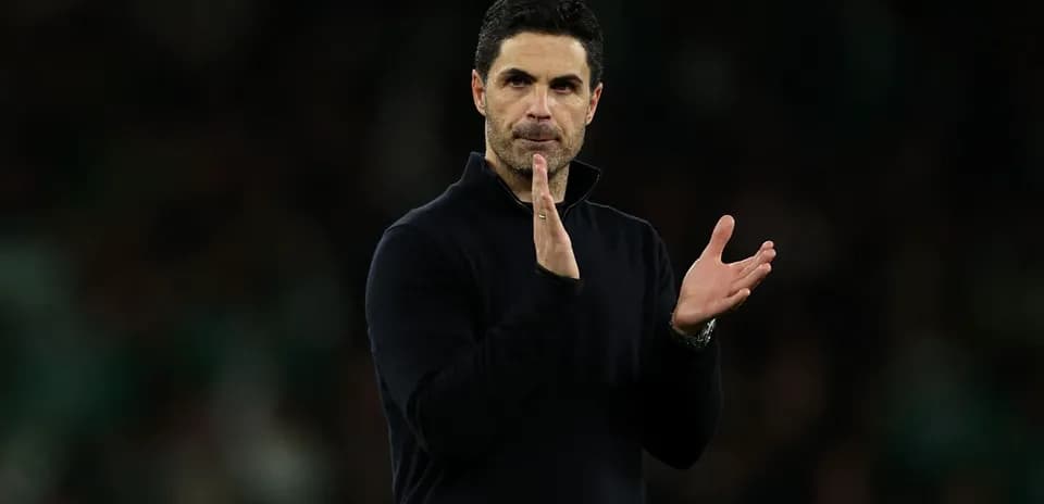 Coach applauding during a match on the sideline