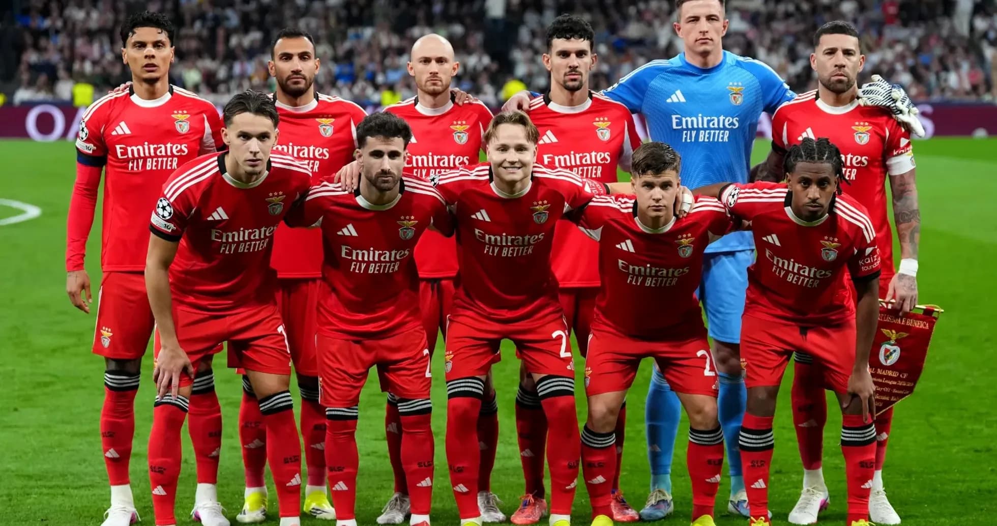 Benfica team posing before UEFA Europa League match
