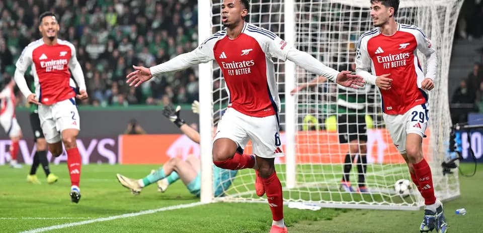 Arsenal players celebrating a goal in match