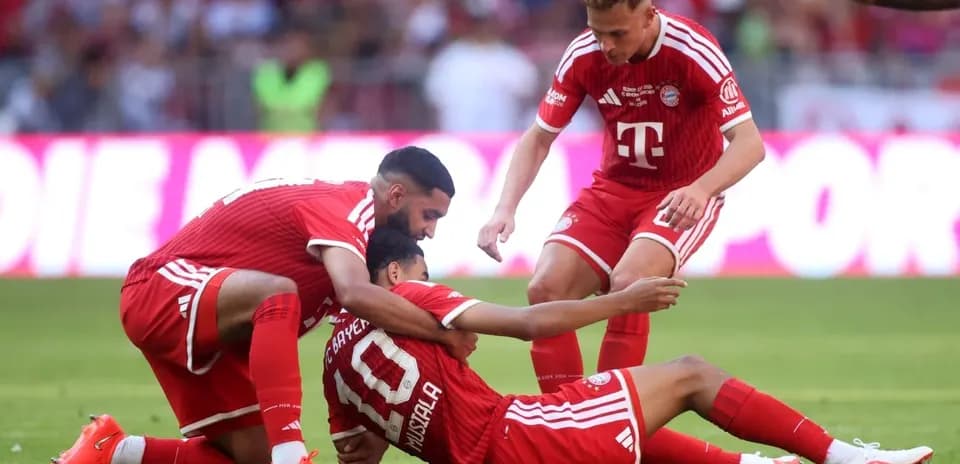 Bayern Munich players celebrating on the field