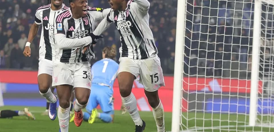 Juventus players celebrating a goal during match