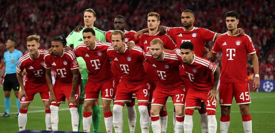 Bayern München team lineup before the match