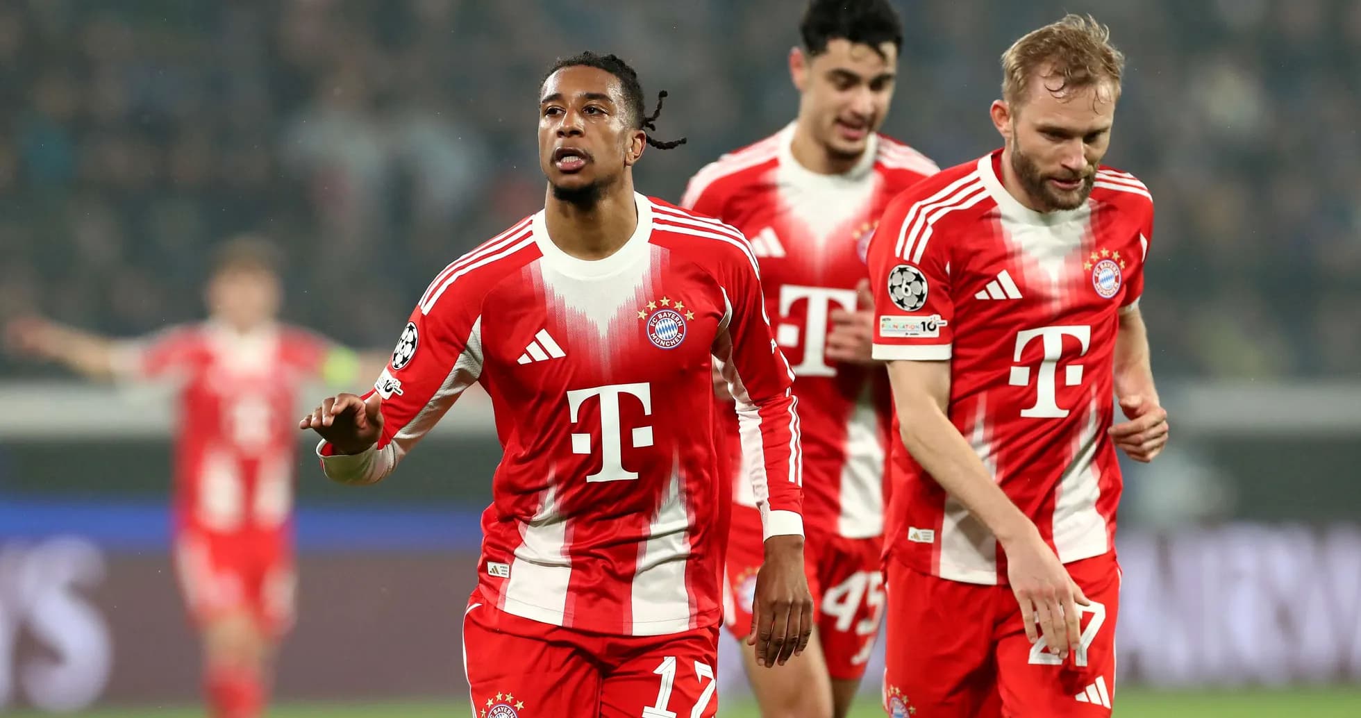 Bayern München players celebrating a goal