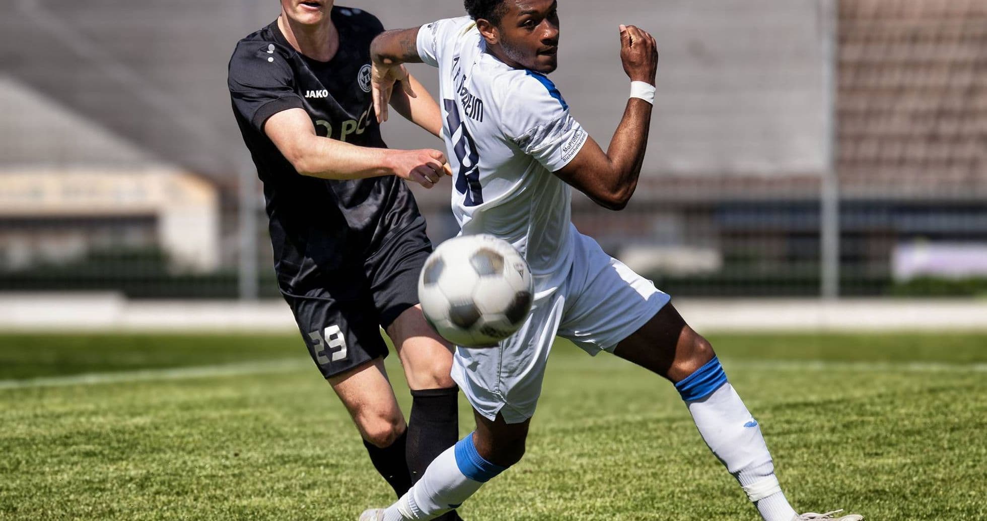 Player from Monheim kicking the ball