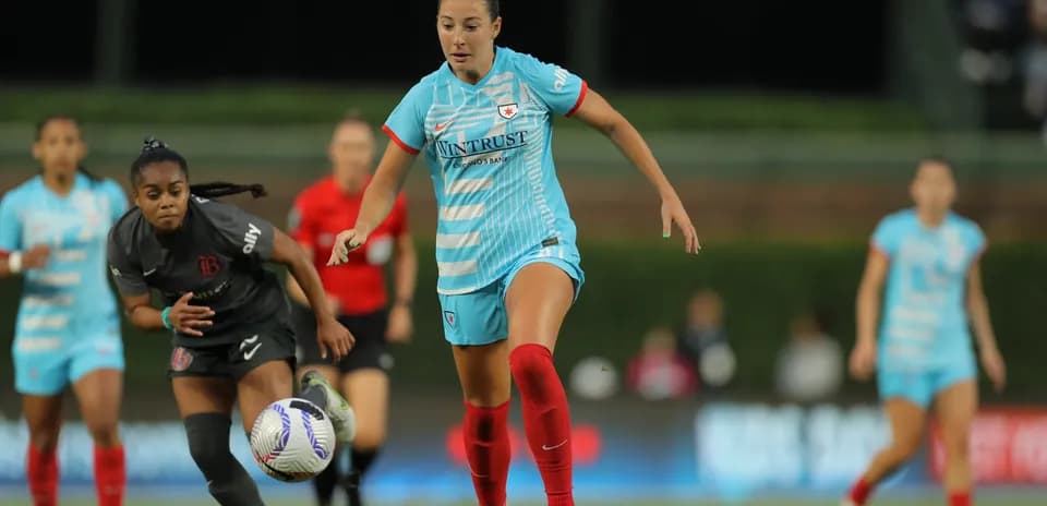Chicago Red Stars player dribbling the ball