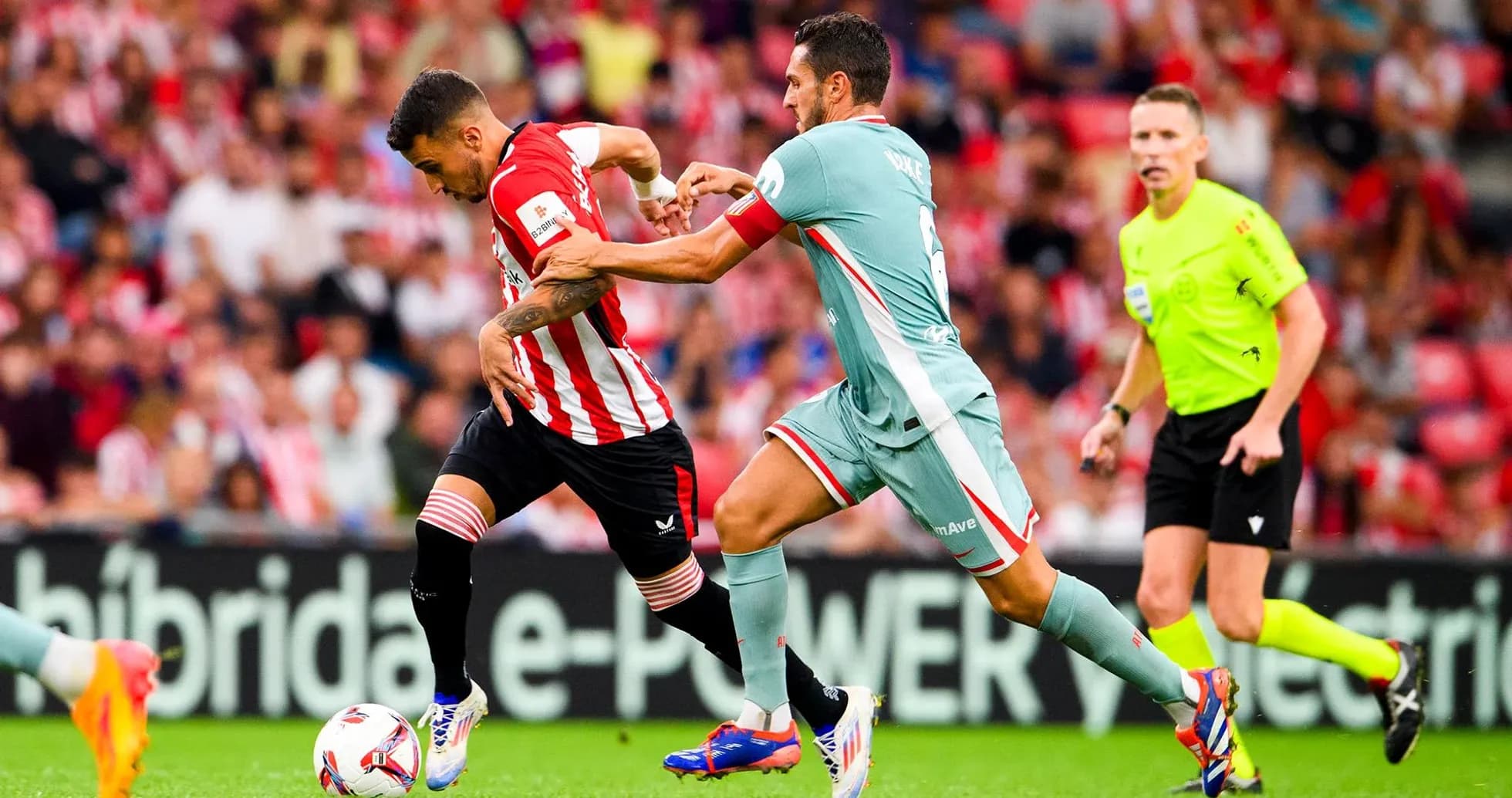 Athletic Club player dribbling past Atletico Madrid player