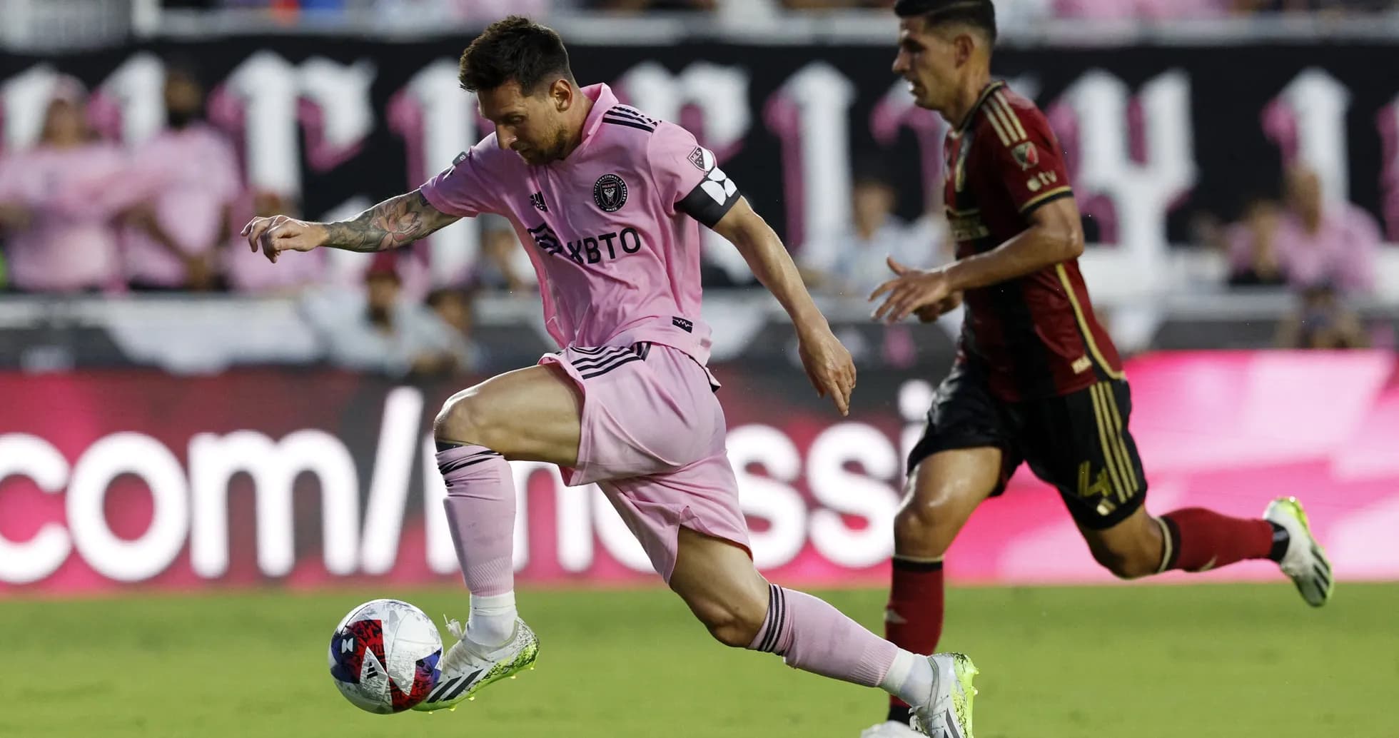Lionel Messi dribbling past Atlanta United player