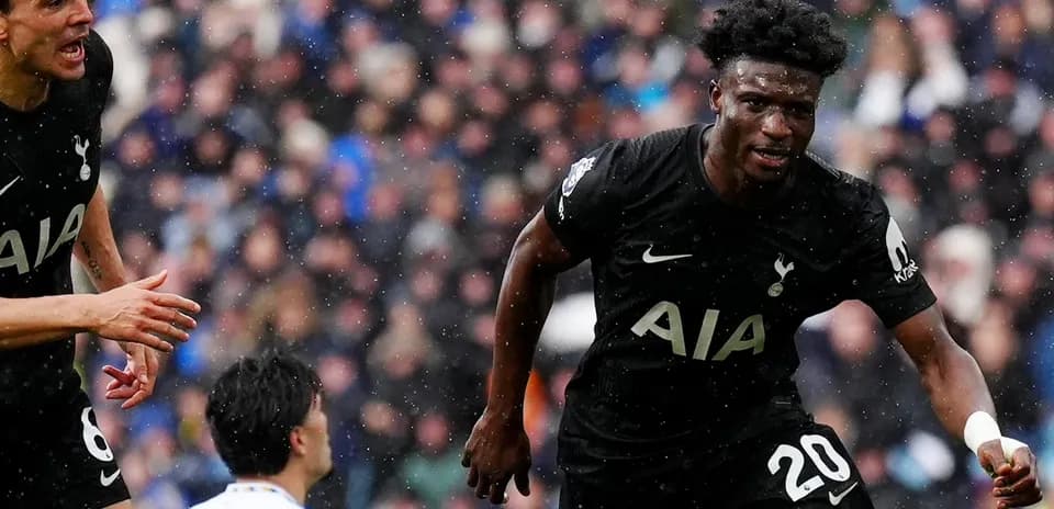 Tottenham player celebrating during match against Leeds