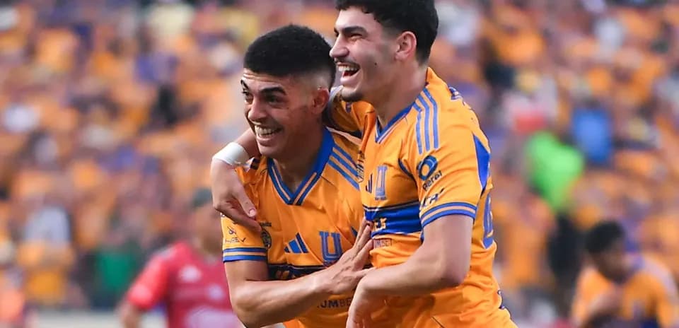 Tigres UANL players celebrating a goal